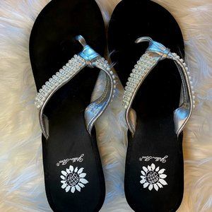 Women's Yellow Box Black and Silver Crystal Sandals Size 9